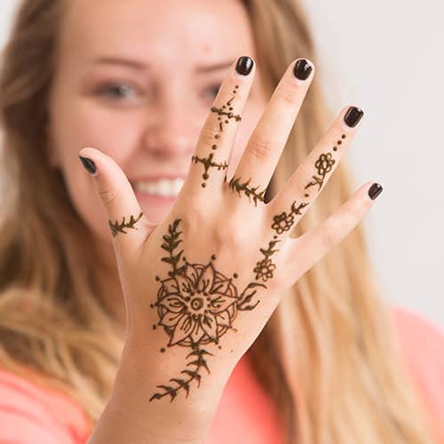 henna tattoo on hand
