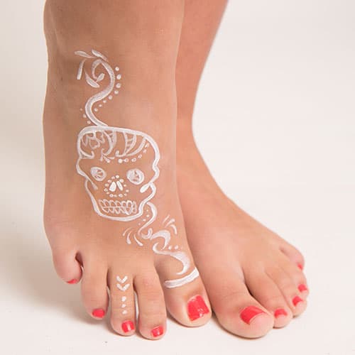 henna tatoos on foot